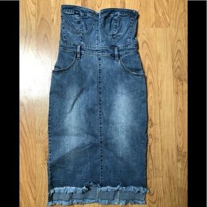 Denim strapless dress.